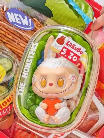 THE MONSTERS Wacky Mart 트리스