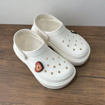 Crocs 아이코닉 크로그 샌들 화이트