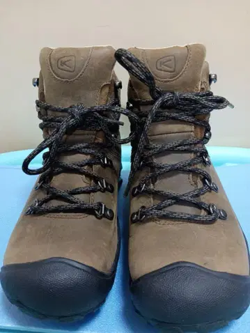 KEEN 스웨이드 등산화 브라운 24cm