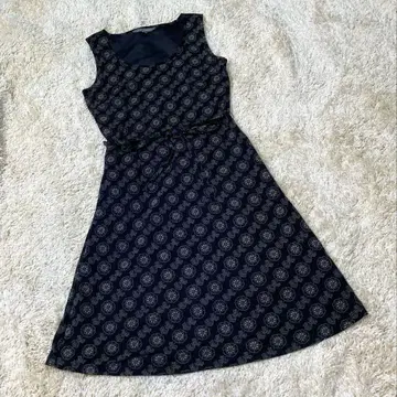 LAURA ASHLEY (로라 애슐리) 무릎 기장 원피스 블랙