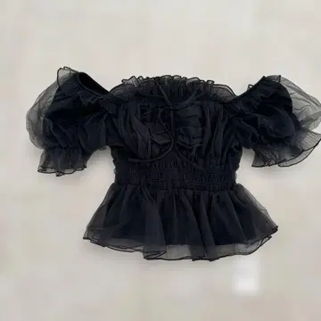 snidel 볼륨 개더 프릴 오프숄더 블라우스