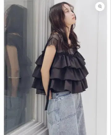 안데퀼 파이핑 볼륨 프릴 블라우스