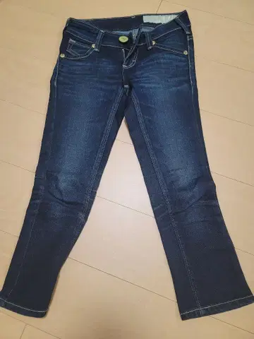 SOMETHING 7부 기장 다크 네이비 슬림 핏 데님 팬츠