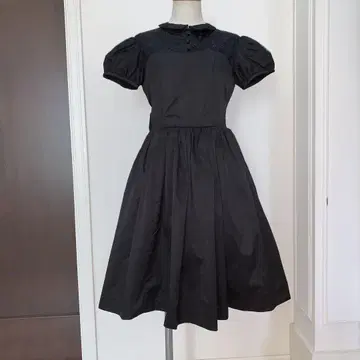 Maison de FLEUR 귀여운 볼륨 스커트 원피스 블랙 레이스