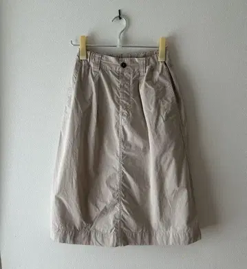마가렛 호웰 종아리 기장 코튼 플레어 치노 스커트