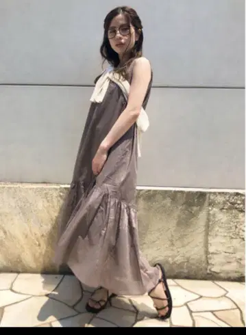 유니클로 코튼 티어드 원피스 브라운 S