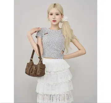 Darich 다리치 하트 오픈 플로럴 티셔츠 (그레이)