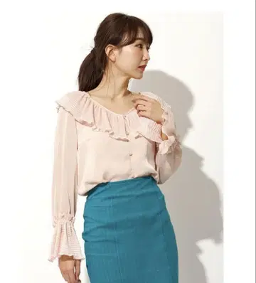 릴리 브라운 프릴이 달린 긴팔 블라우스