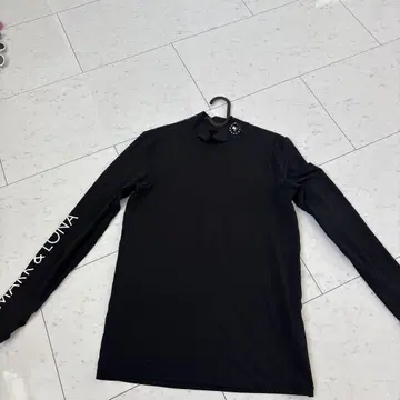 마크앤로나 블랙 셔츠