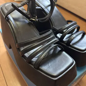 SLY 블랙 플랫폼 샌들