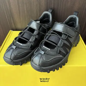 wacky willy 블랙 스니커즈