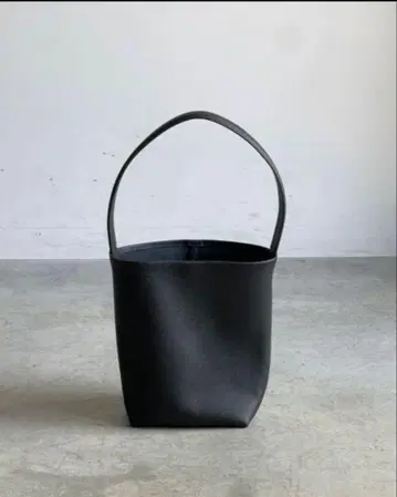 새상품급! JISTORY의 ONE HANDLE BAG middle