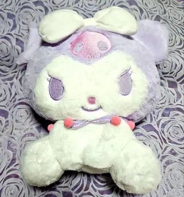 산리오 캐릭터 봉제 인형 보라색과 화이트