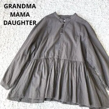 GRANDMA MAMA DAUGHTER 페플럼 자수 블라우스 그레이