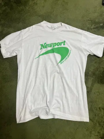 Newport 화이트 티셔츠