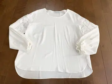 화이트 레이스 레리안 상의