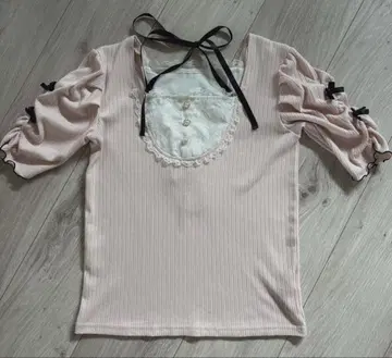 NOEMIE 노에미 백 레이스업 파워 숄더 티셔츠 반팔