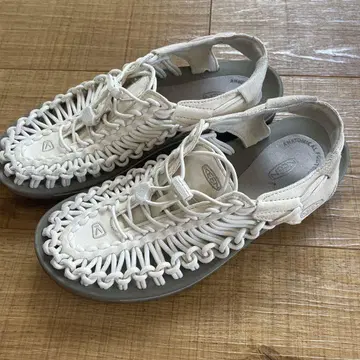 KEEN ANATOMIC FOOTBED 화이트 샌들