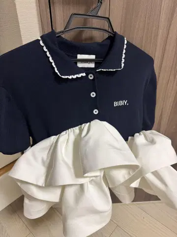 bibiy. 프릴 페플럼 반팔 셔츠 네이비 pop up 한정판