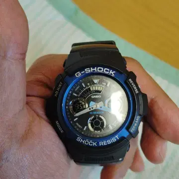 G-SHOCK 블랙/블루 시계
