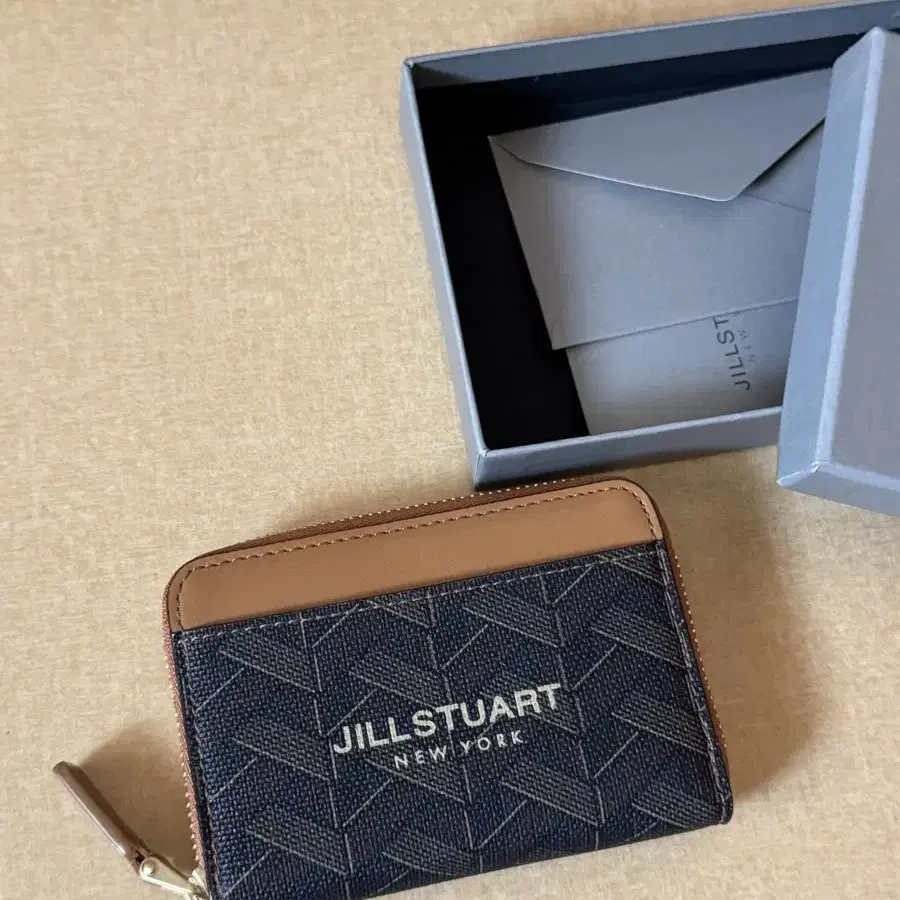 正規品保証・送料込◆JILLSTUART◆ADONIS COWHIDE CARD WALLET ado JILLSTUART(ジルスチュアート) - 海外通販のBUYMA