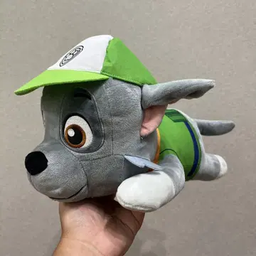 파우 패트롤 초대형 봉제 인형 록키 누워 있는