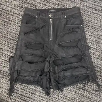 대량 생산되지 않은 데님 반바지