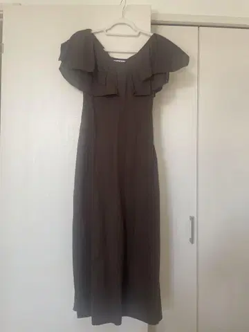 SNIDEL 프릴 칼라 슬리브리스 원피스