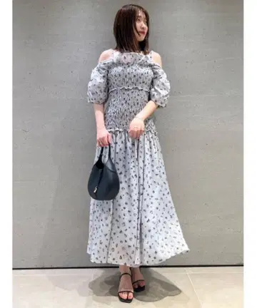 SNIDEL 스나이델 프릴 오프숄더 셔링 원피스