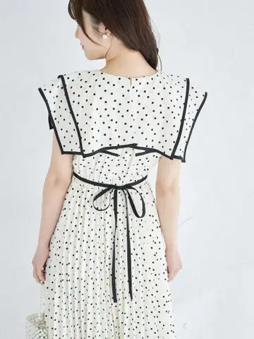 tocco closet 허리 리본 포함 빅 칼라 플리츠 원피스