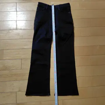블랙 스트레치 부츠 컷 데님