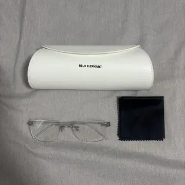 BLUE ELEPHANT 실버 케이스 포함 무테 안경