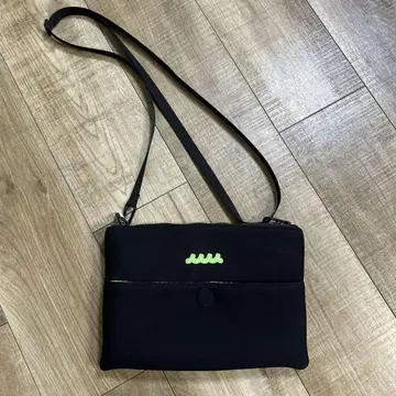 블랙 지퍼 파우치 형광 그린 안쪽