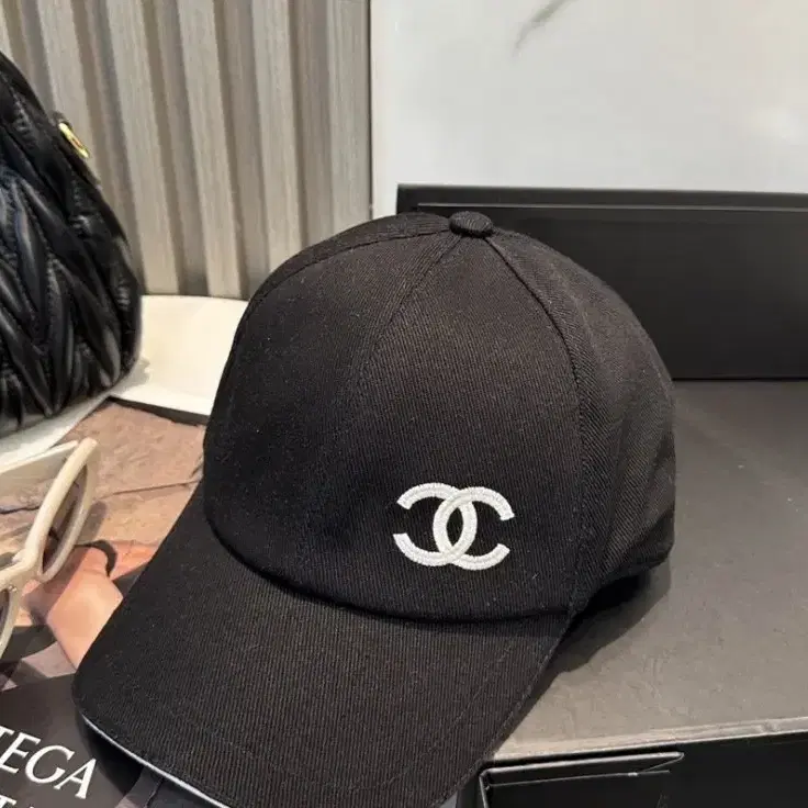 CHANEL | 샤넬 Chanel CC Logo Black Ball Cap on Bunjang