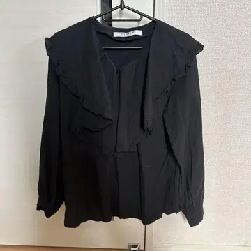 Ray BEAMS 프릴이 달린 블라우스 블랙