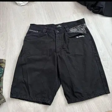 Subciety 블랙 페이즐리 무늬 숏 팬츠