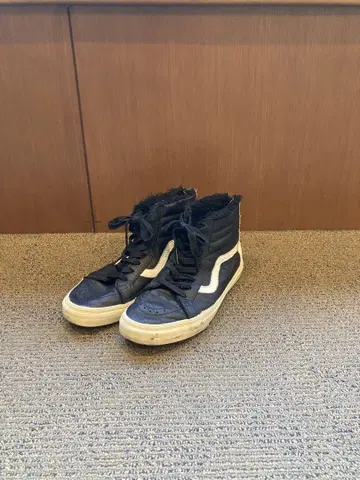 반스 Year of the Sheep SK8-hi 27.0 /WA82
