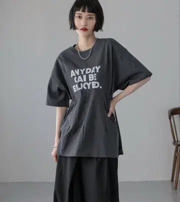 리메이크 턱 로고 티셔츠