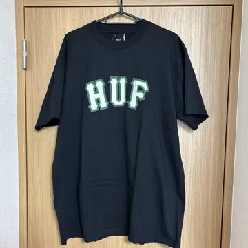 HUF 자이언트 로고 티셔츠