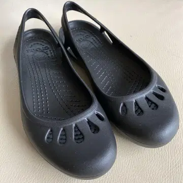 Crocs 블랙 샌들
