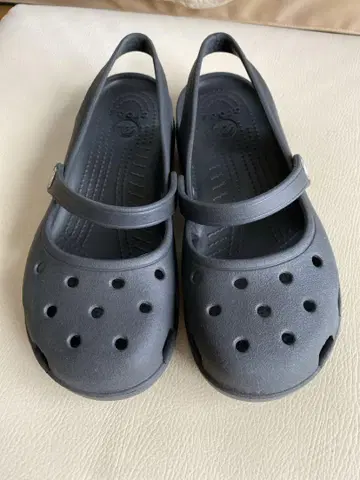 Crocs 블랙 샌들