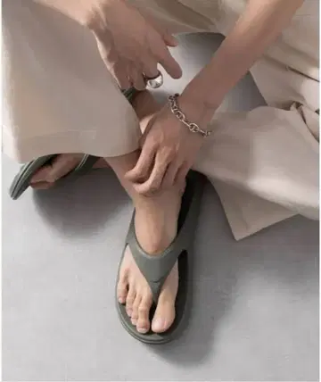 올리브 그린 플립플랍