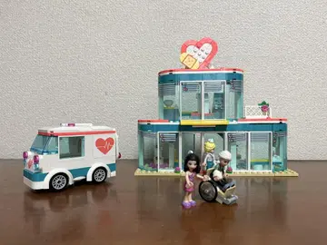 레고(LEGO) 프렌즈 하트 레이크 시티의 병원 41394
