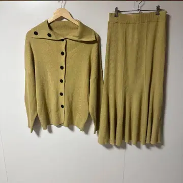 EUCLAID 올리브 그린 리브 니트 셋업