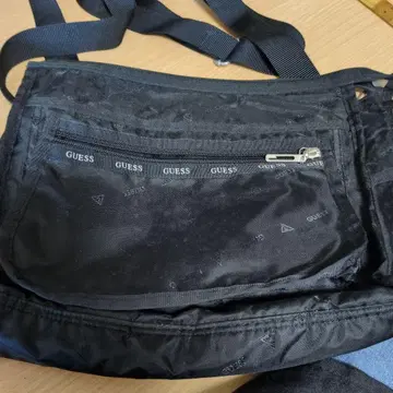 GUESS 블랙 숄더백