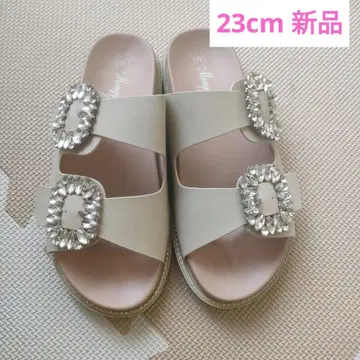 비쥬가 달린 베이지 샌들 23cm 새상품