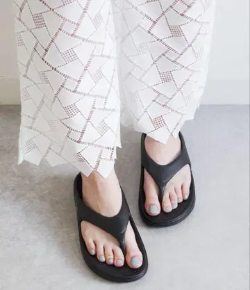 블랙 플립플랍 샌들 합성 소재