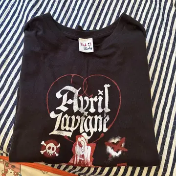 Avril Lavigne Love Sux 티셔츠