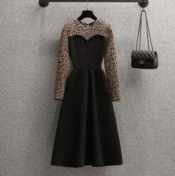 레오파드 무늬 긴팔 플레어 드레스