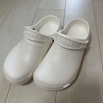 Crocs 화이트 클로그 샌들